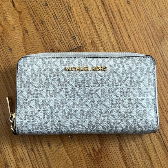 Michael Kor wallet - Picture 1 of 5